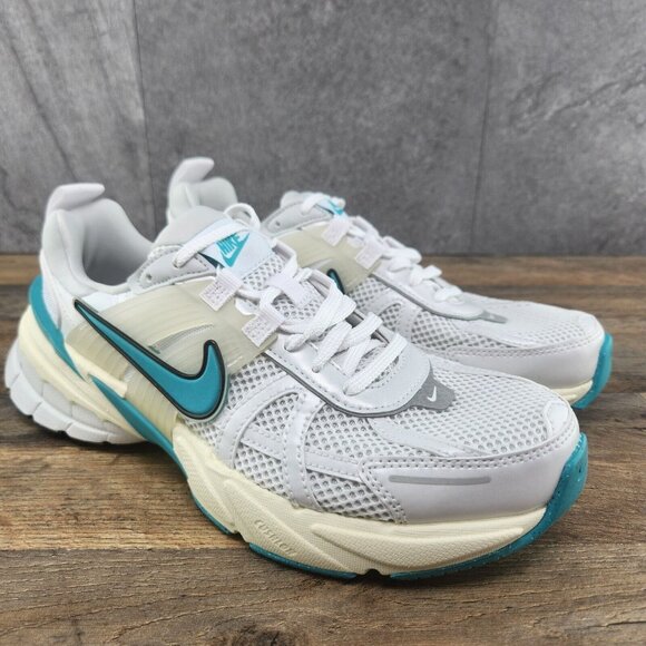 Nike V2K Run Size 10 Womens White Dusty Cactus Teal Running Casual Shoes - Picture 3 of 15
